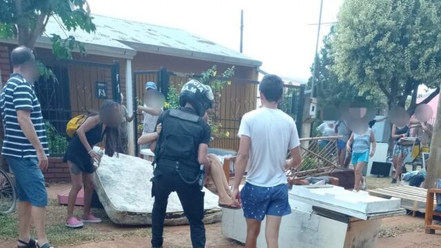 Tres casas incendiadas por la quema de pastizales en el fondo de un domicilio en Posadas.