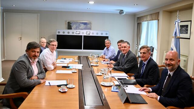 La reunión que mantuvieron desde el Gobierno para mitigar el impacto impositivo en una damnificada industria agraria.