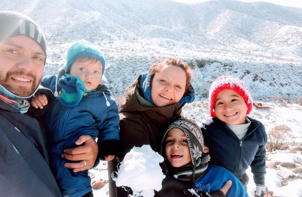 Con un hijo de 6 años y ella embarazada, adoptaron a un pequeño para agrandar la familia