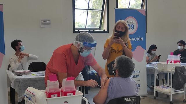 El Predio Ferial Parque de la Independencia se mantiene como el principal lugar para administrar las dosis.