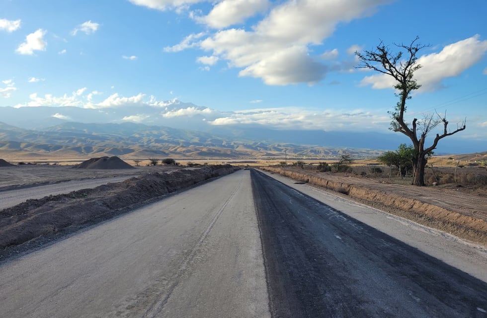 Avanza la pavimentación de Ruta 1