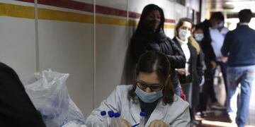 La cartera sanitaria indicó que son 596 los internados con coronavirus en unidades de terapia intensiva.
