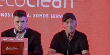 Juan Manuel Cavagliatto, presidente de Instituto presentó como nuevo DT a Pedro Troglio en el bar de la sede del club