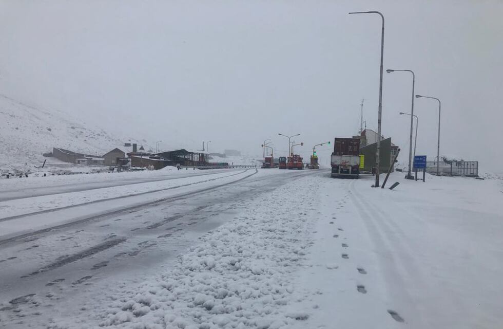 El pronóstico se cumplió, y el penúltimo día de enero amaneció con una tormenta de nieve en la montaña