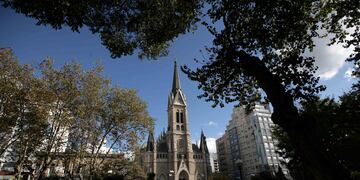 El itinerario peatonal es totalmente gratuito y se recorre la arquitectura de una Mezquita y la nave, cripta y baptisterio de la Catedral de la ciudad.