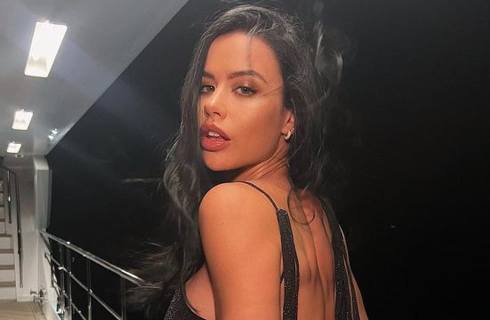 María del Mar Molar posó de espaldas a cámara y mostró su escote para el infarto