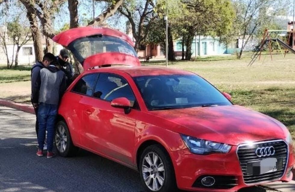 Secuestran un Audi A1, dinero y celulares en Córdoba por hechos ocurridos en Arroyito y Tránsito