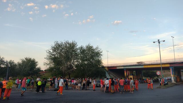 La policía de Santa Fe intervino para que se levante el corte en Circunvalación.