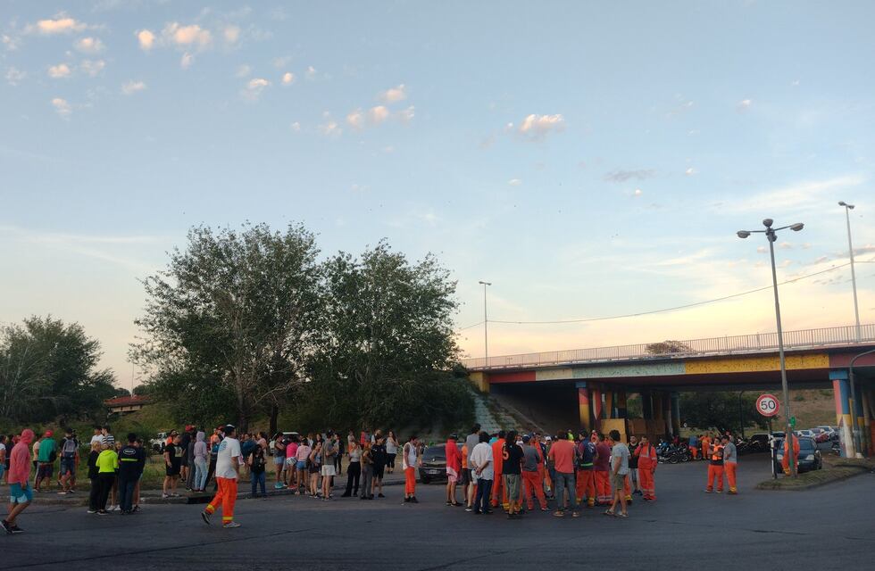 Conflicto portuario en Rosario: la policía dispersó un piquete con gases lacrimógenos y balas de goma