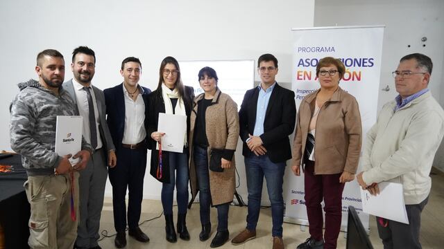 El intendente Leonardo Viotti participó del acto de entrega de escrituras a treinta familias que también se beneficiaron con el programa provincial “Protege tu casa”.