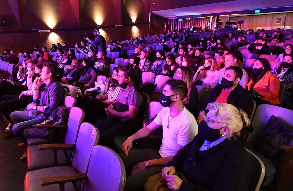 Dos mendocinos crearon una cartelera digital de arte y es gratuito difundir los eventos