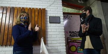 En un emotivo acto se le puso el nombre de Jorge Sosa al estudio de Radio Abierta de la UNCuyo. Zoe Ortiz/UNCuyo