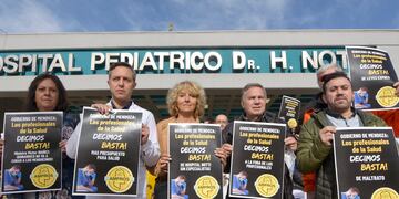 14 de Junio 2022 Política
Anuncio de marcha de la Salud
Desde Ampros la gremialista Claudia Iturbe junto a la dra. Mariana Arreguini jefa de internación del Hospital Notti , anunciaron el paro para la semana que viene
Foto:  Orlando Pelichotti / Los Andes