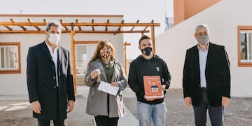Jorge Ferraresi en San Juan, en la entrega de un barrio.