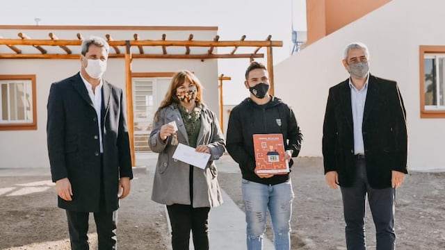 Jorge Ferraresi en San Juan, en la entrega de un barrio.