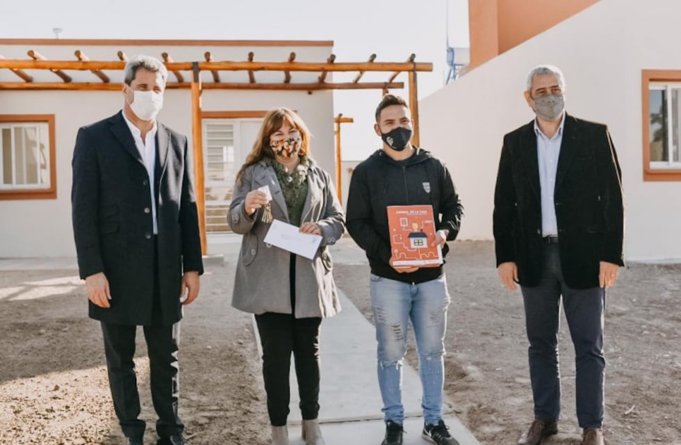 Ferraresi anunció la construcción de 3.000 viviendas en San Juan