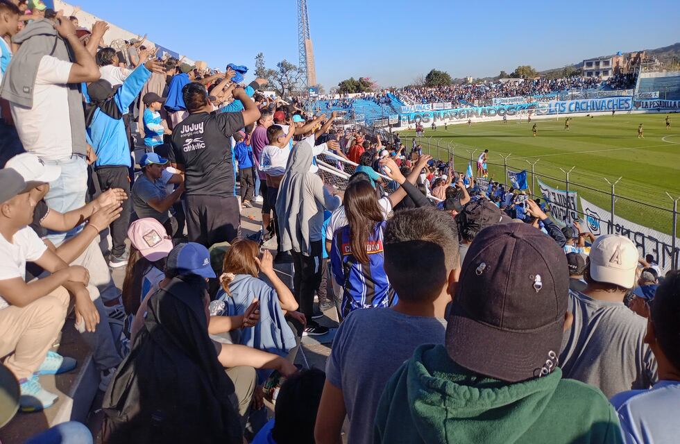 Domingo de patria y fútbol en Jujuy, con un liderazgo en juego