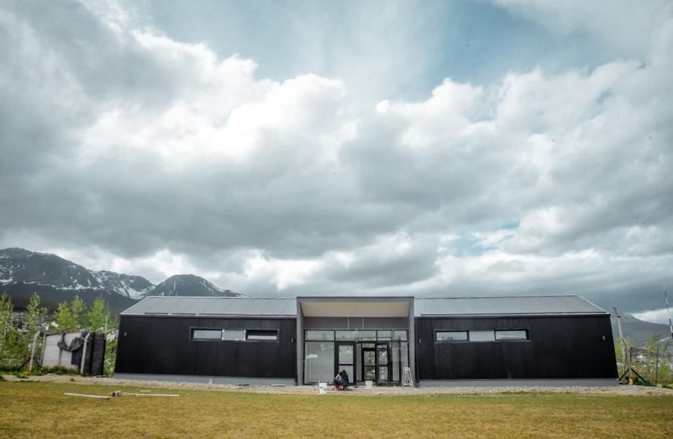 Etapa final de los nuevos vestuarios de la cancha municipal de fútbol “Cocol” Gómez