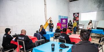 La Municipalidad de la Ciudad de Mendoza capacitó al Cuerpo de Bomberos Voluntarios en prevención de la violencia de género. Gentileza MCM