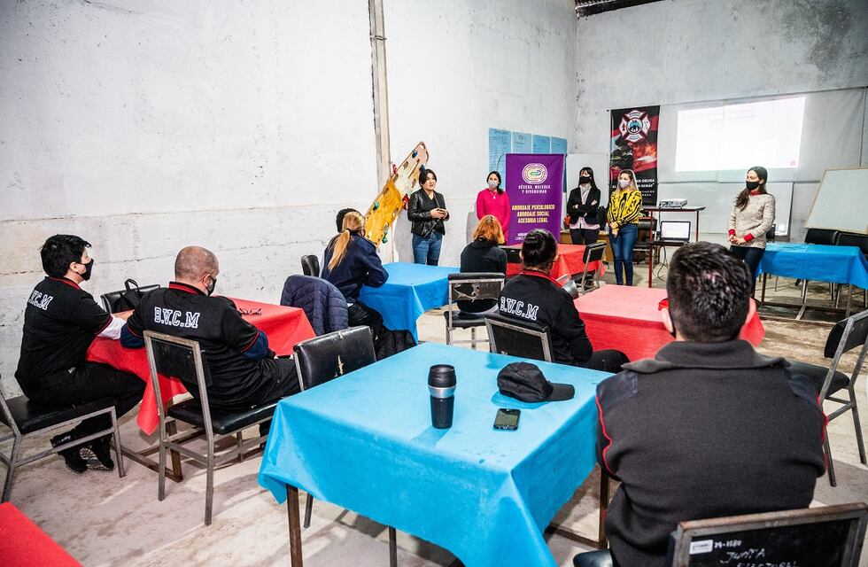 Bomberos se capacitaron en prevención de la violencia de género