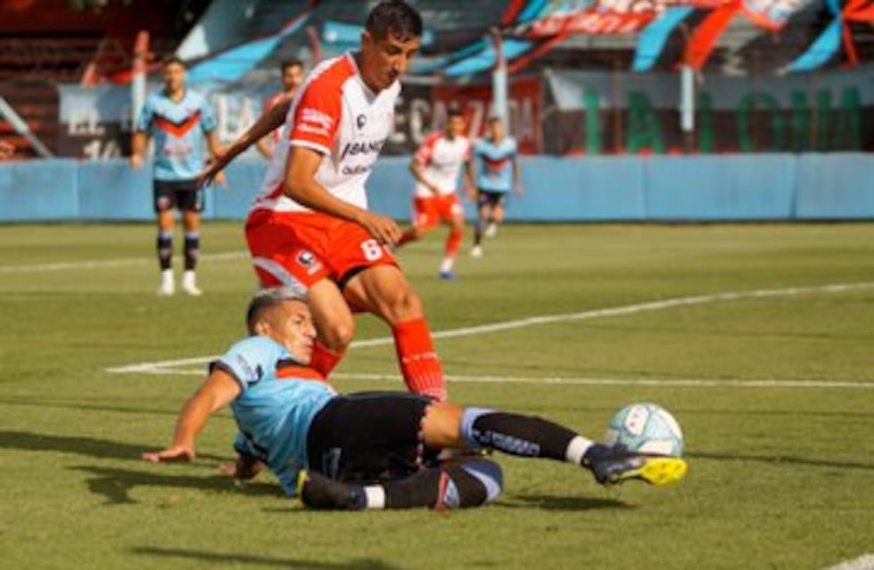 Instituto empató en Adrogué con Brown, que terminó con uno menos