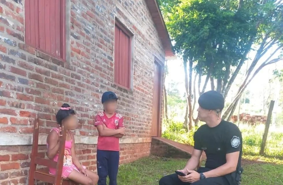 Rescatan a dos niños que permanecían solos en una vivienda sin agua ni luz en Oberá
