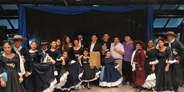 El acto destacó el compromiso cultural de Fabián Aballay y sumó presentaciones de Academia Tierra y Tradición, Destellos de Luna y Academia Nobleza Criolla, entre otros números.