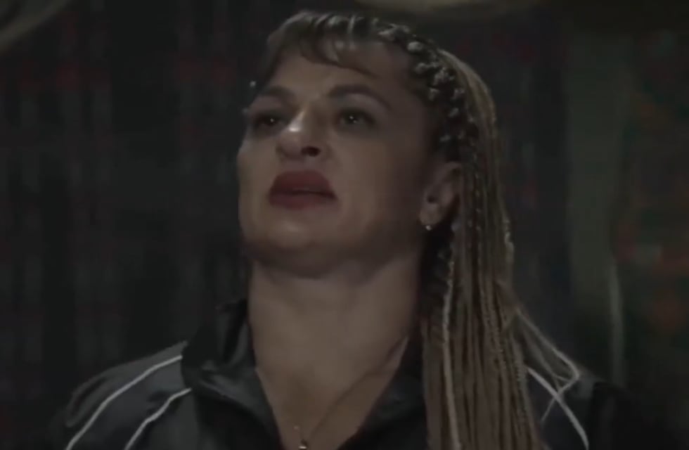 Cómo es el personaje que consagra a Locomotora Oliveras en En el barro