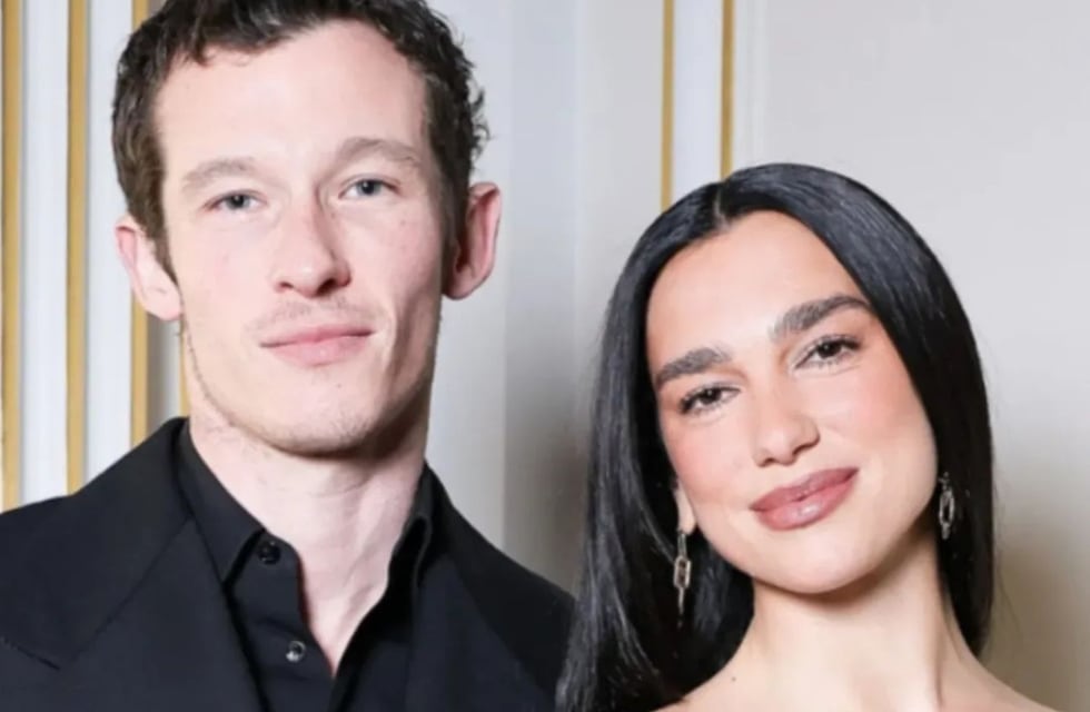 Dua Lipa conoció a su prometido, Callum Turner, gracias a un libro de un escritor argentino: cuál es y de qué se trata