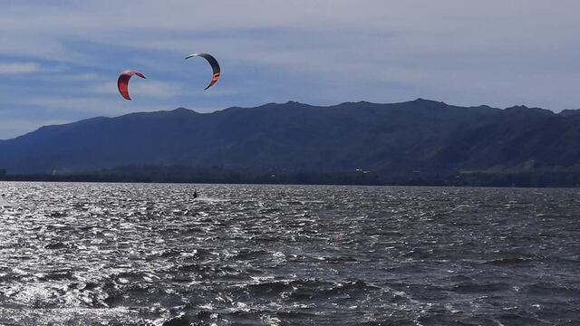 Lago San Roque. Jornada ventosa en Carlos Paz.