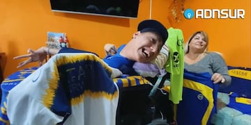 Santiago es hincha de Boca y ve todos los partidos del "Xeneixe". Su sueño es festejar un triunfo en el centro de Comodoro Rivadavia.