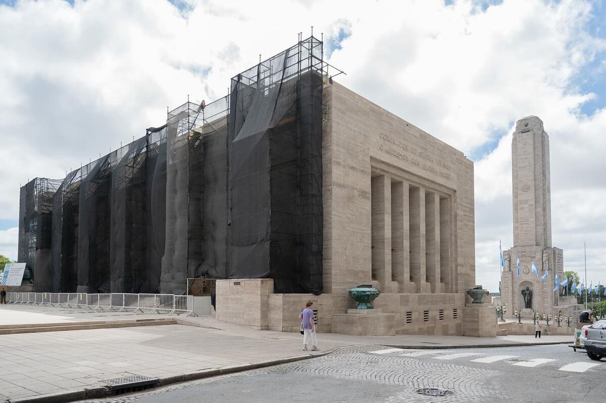 Dyscon S. A. se hizo cargo de continuar con el plan de restauración del Monumento Nacional a la Bandera en 2023. La obra en Rosario se paralizó en marzo del año siguiente por falta de pago.
