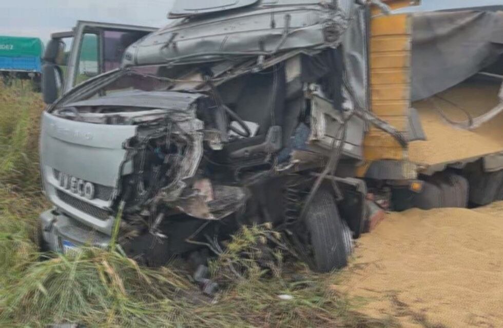 Importante choque de camiones en ruta 33 a la altura de Zavalla y rescate con helicóptero sanitario