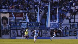 Para festejarlo así. Axel Oyola le dio a Racing un triunfazo ante Gimnasia de Jujuy (Gentileza Rodolfo Gutiérrez).