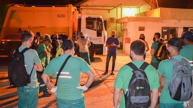 Darío Cocco, Secretario General del SEOM, dialogó con los recolectores de basura