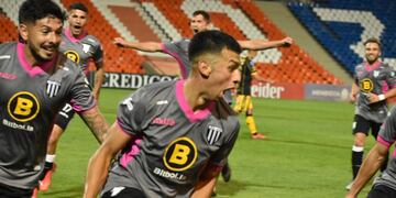 Ulises Ortegoza festejando. El volante goleador de Gimnasia de Mendoza será refuerzo de Talleres (La Voz).