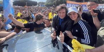 Milei y Píparo, de campaña