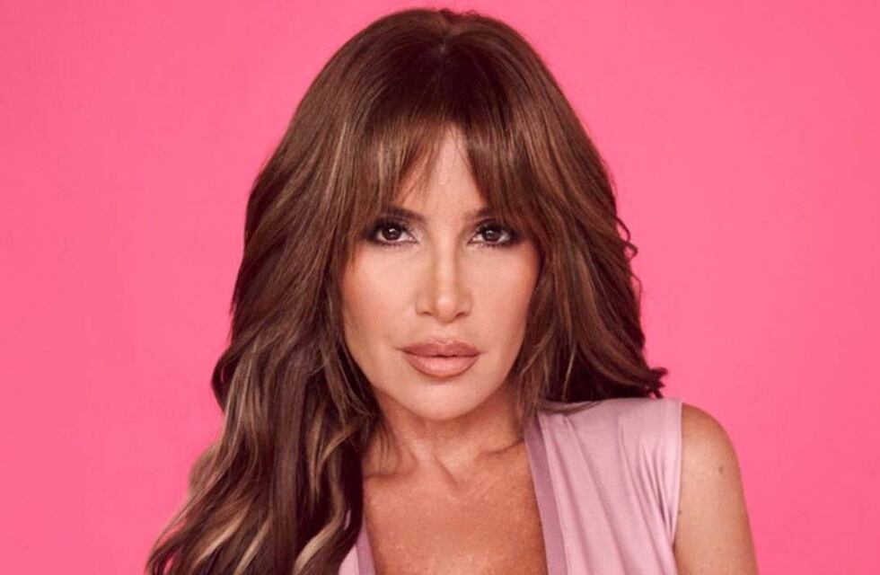 Florencia Peña volvió a encender su Instagram con fotos con una red como única vestimenta