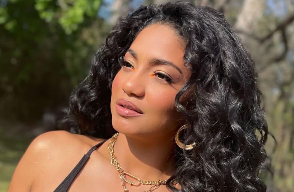 Un catsuit negro y una sonrisa seductora: así se llenó de corazones rojos Kate Rodríguez en Instagram