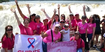 Grupos de mujeres realizaron una jornada de concientización sobre el cáncer de mama en el Parque Nacional Iguazú.