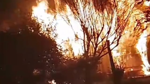 Un incendio destruyó por completo una vivienda en Eldorado.