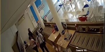 Motochorro asaltó una heladería en Oberá y escapó con 150 mil pesos.