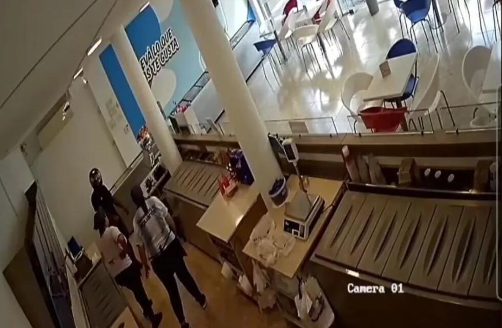 Motochorro asaltó una heladería en Oberá y escapó con 150 mil pesos