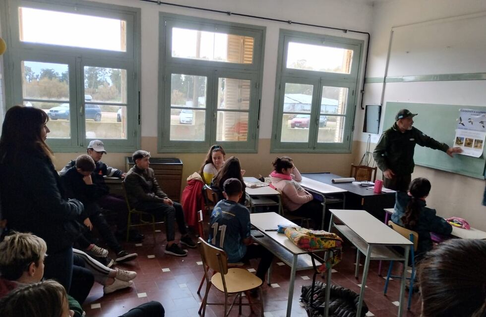 Charla del Guardafauna Eduardo Álvarez en la Escuela Secundaria Nº 26 Anexo 3061