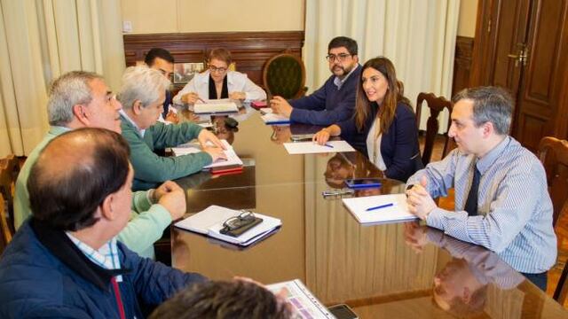 El gobierno recibió a representantes de ATEP y UDT para continuar las negociaciones paritarias