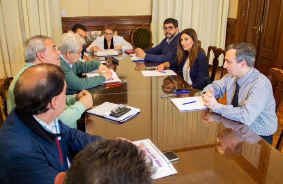 El gobierno recibió a representantes de ATEP y UDT para continuar las negociaciones paritarias