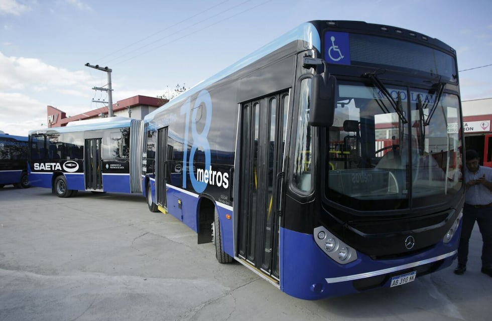 Pequeño salteño, fan de los colectivos, pidió viajar en una unidad “acordeón” como regalo de cumpleaños