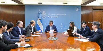 Sergio Massa y el equipo de Finanzas. Foto: Corresponsalía.