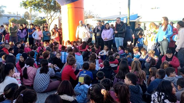Luis Castellano, presente en festejos barriales