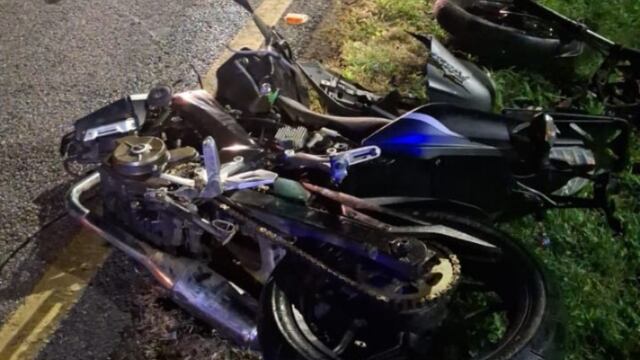 Murió un joven motociclista tras chocar contra un árbol y un poste de luz en Córdoba.